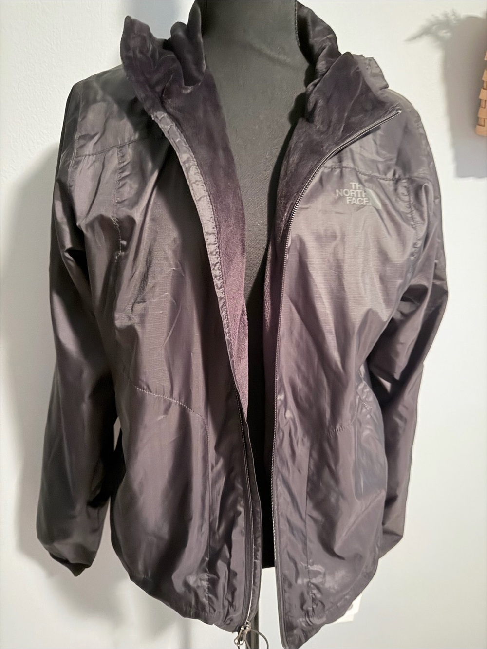 The North Face Woman’s Black Lightweight jacket